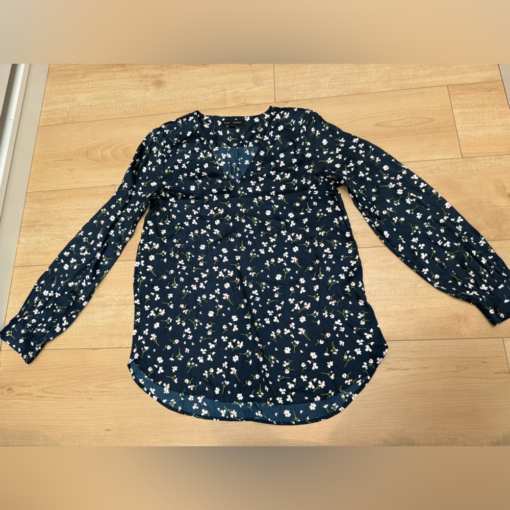 Banana Republic Nicole Ditsy Floral Navy Blouse